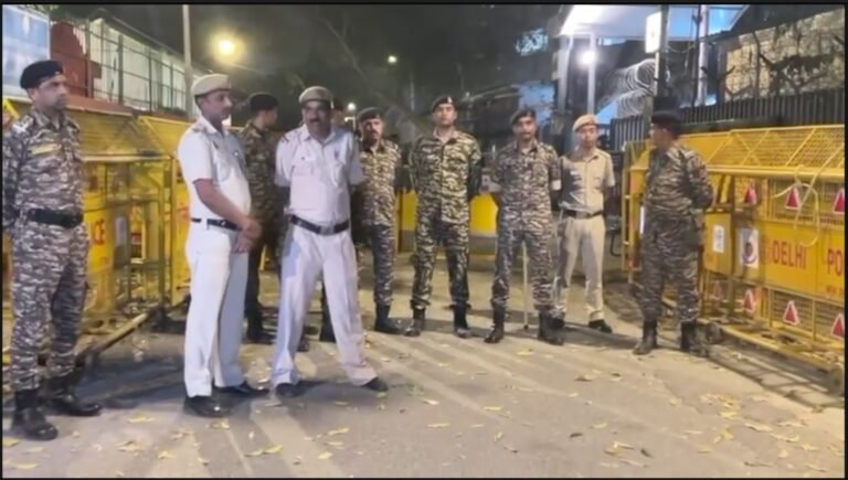 Police force at Delhi CM residence