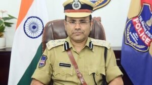 Warangal CP Amber Kishore Jha has ordered police officers to be vigilant in identifying flooded areas due to heavy rains.