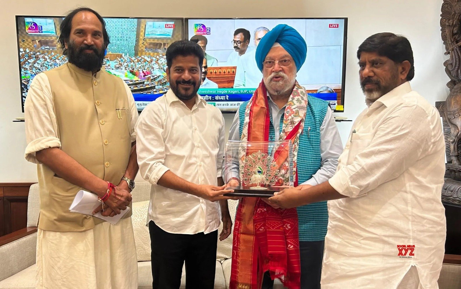 పెట్రోలియం, సహజ వాయువుల శాఖ మంత్రి హర్‌దీప్ సింగ్ పూరీ తో సీఎం రేవంత్ రెడ్డి