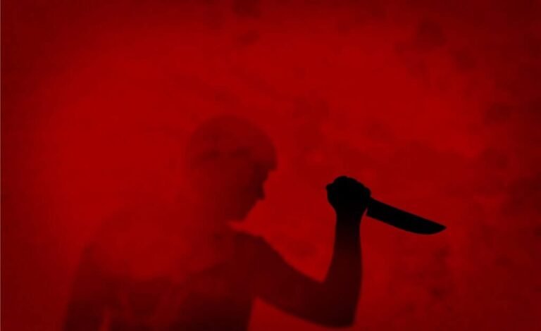 ప్రేమించిన యువతి తల్లిదండ్రులను చంపిన ఉన్మాది