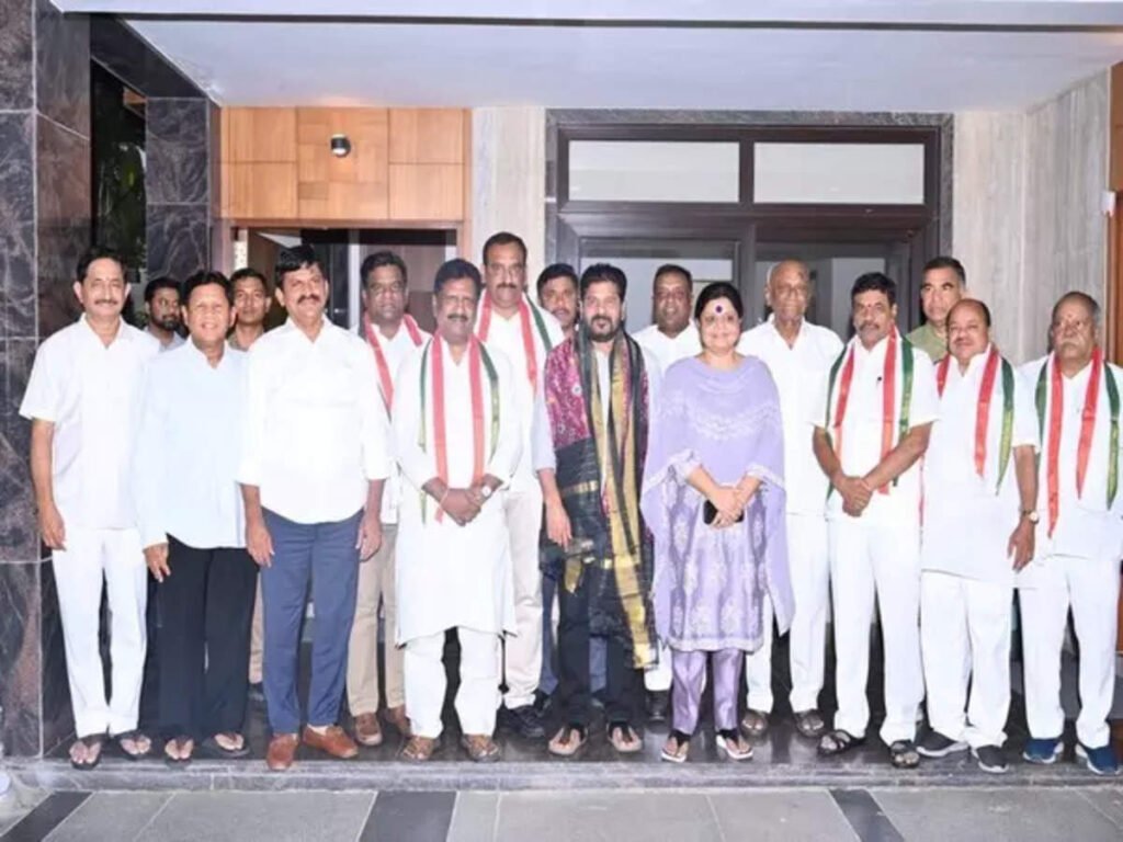 సీఎం రేవంత్‌రెడ్డి సమక్షంలో ఆరుగురు బీఆర్‌ఎస్‌ ఎమ్మెల్యేలు కాంగ్రెస్‌లో చేరారు.