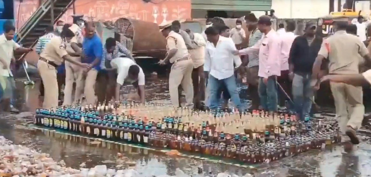 AP Crime | ఏపీలో మందు బాబుల కక్కుర్తి