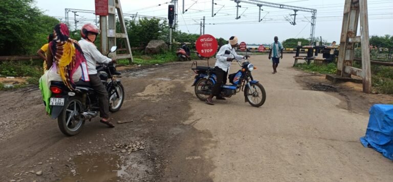 RAILWAY GATE CLOSED | ఉప్పల్ రైల్వే గేటు మూసివేత