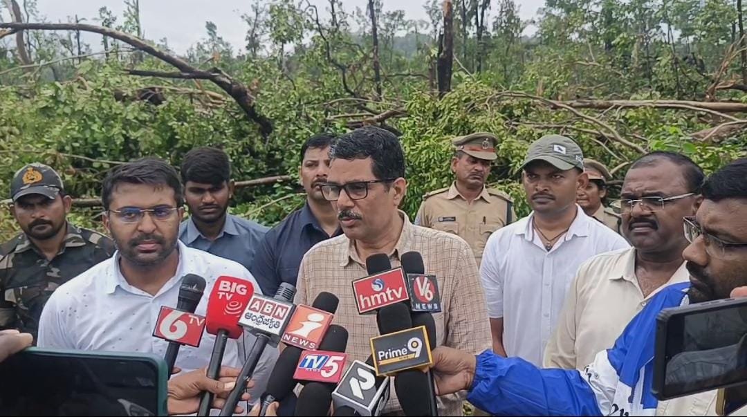 TG. Forest | ధ్వంస‌మైన అడ‌వుల‌ను ప‌రిశీలించిన ప్రిన్సిప‌ల్ చీఫ్ క‌న్జ‌ర్వేట‌ర్ ఫారెస్ట్ అధికారి డోబ్రియ‌ల్‌