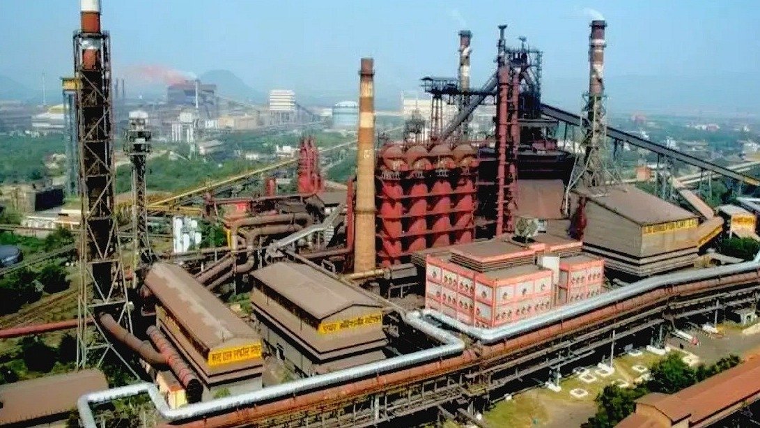Visakapatnam Steel Plant | పిడికిలి బిగించిన విశాఖ ఉక్కు కార్మికులు