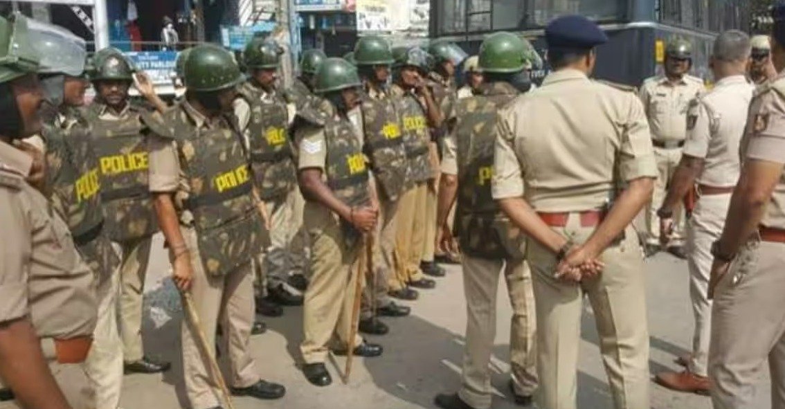 JAINOOR | జైనూరులో కొన‌సాగుతున్న పోలీసు ప‌హారా