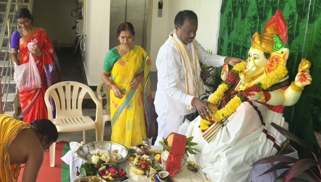 DEVOTIONAL | భూపాలపల్లిలోని ఎమ్మెల్యే క్యాంప్ కార్యాలయంలో కొలువుదీరిన గణనాథుడు..