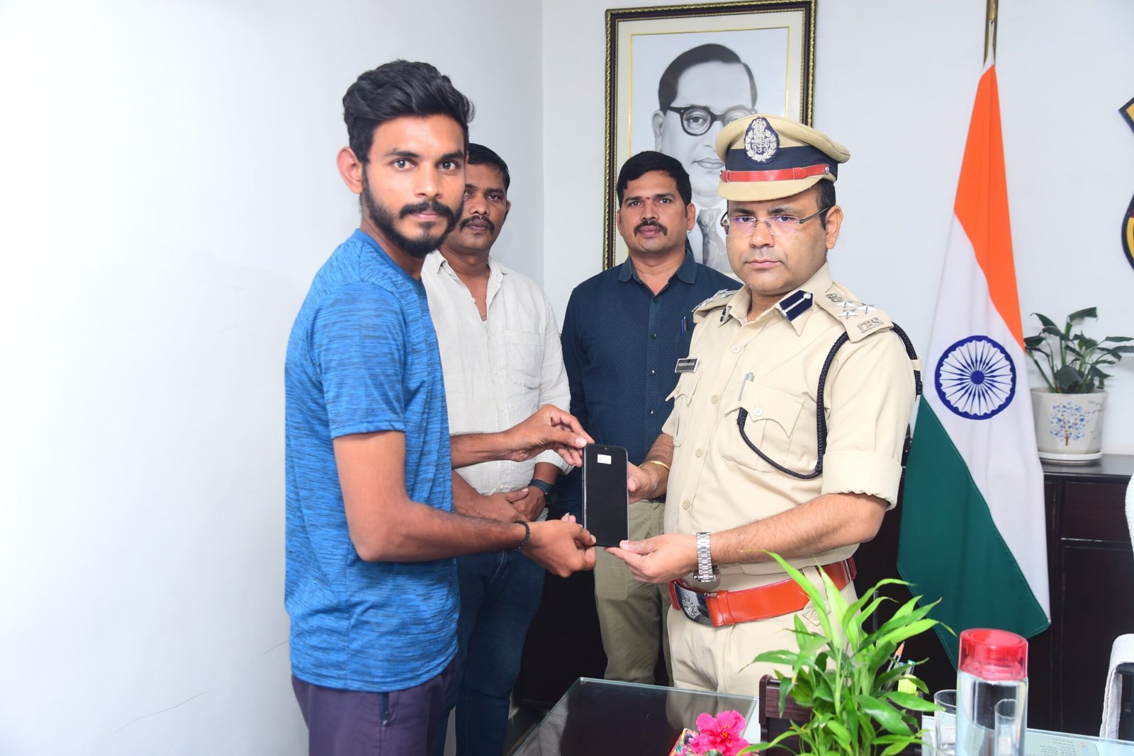 WARANGAL POLICE | ఫోన్ పోతే.. సీ.ఈ.ఐ.ఆర్. పోర్టల్ లో ఫిర్యాదు చేయండి