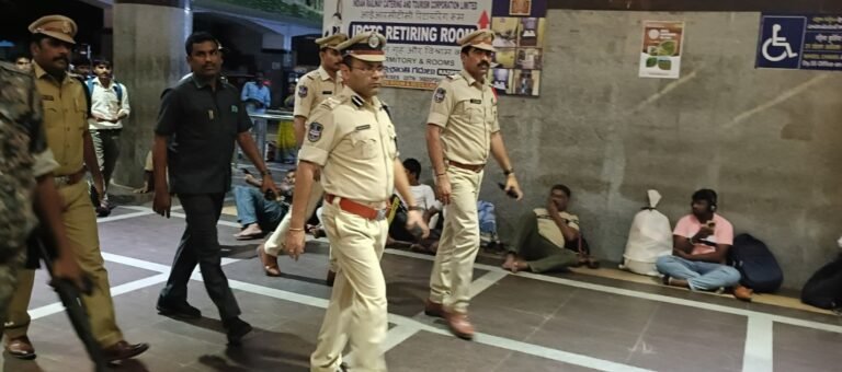 WARANGL POLICE | సీపీ అంబర్ కిశోర్ ఝా ఆక‌స్మిక త‌నిఖీలు