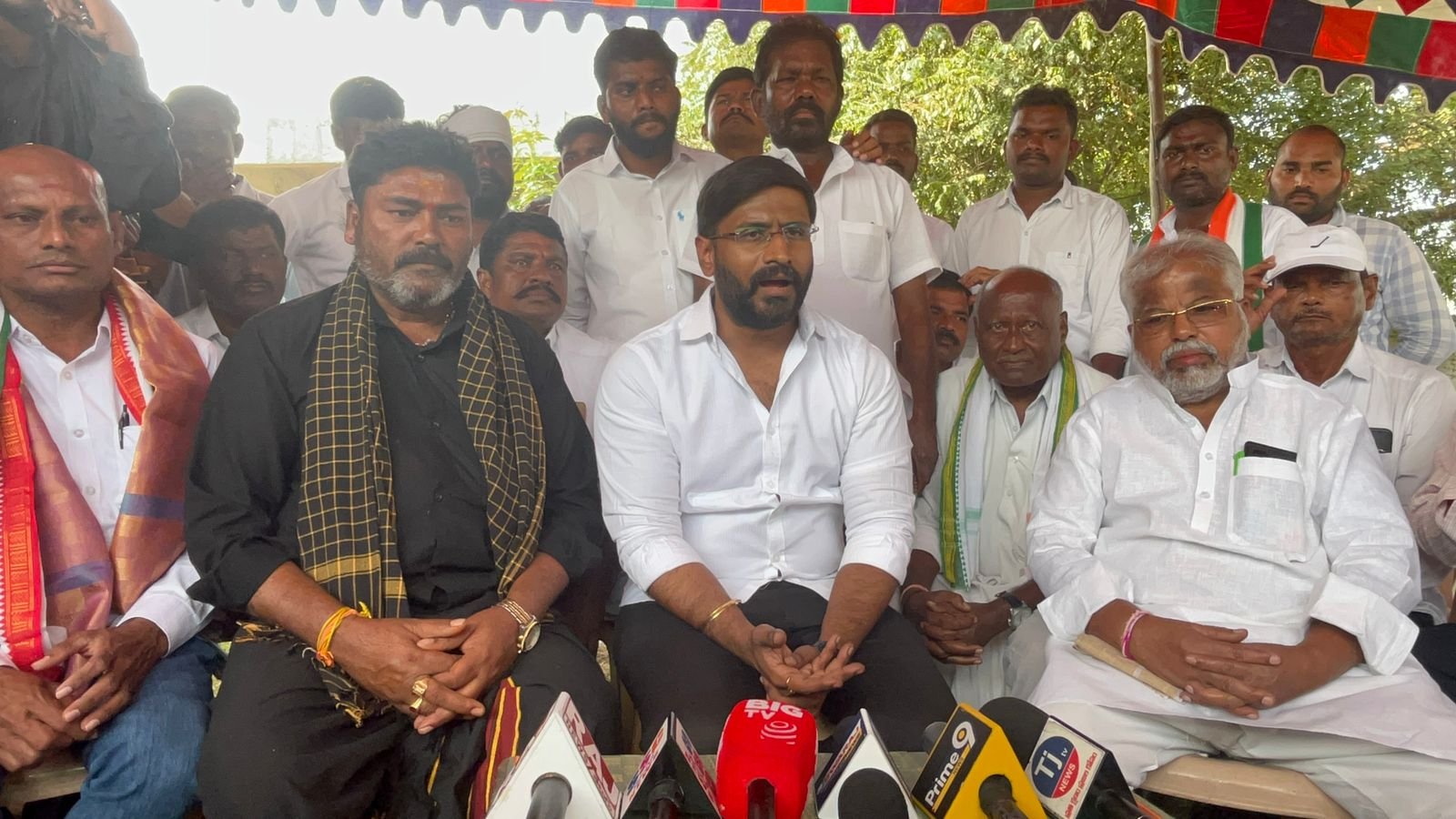 2b819648-0f88-410f-a4fa-3f321e5cee69