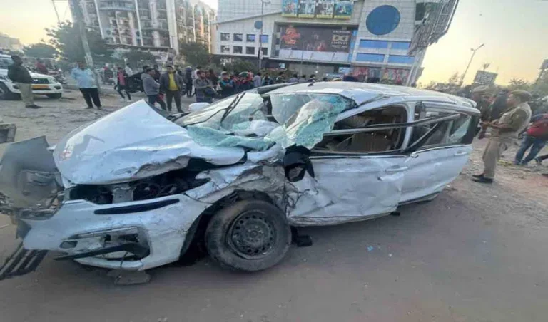 Car-Collides-With-CMs-Conv_V_jpg--816x480-4g