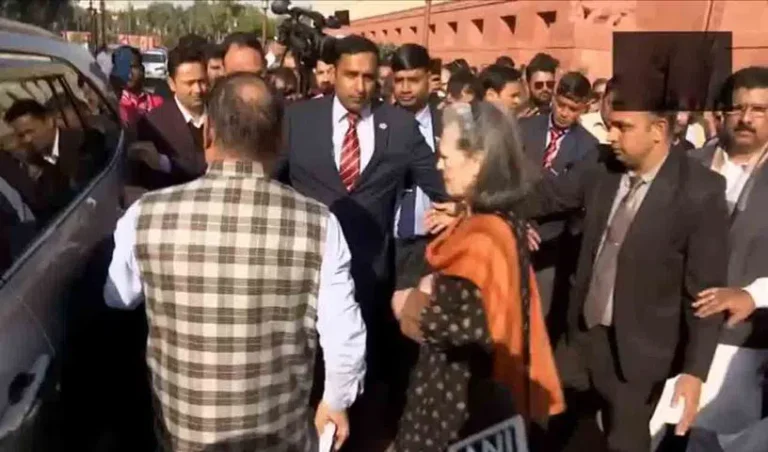 Sonia-Gandhi_V_jpg--816x480-4g