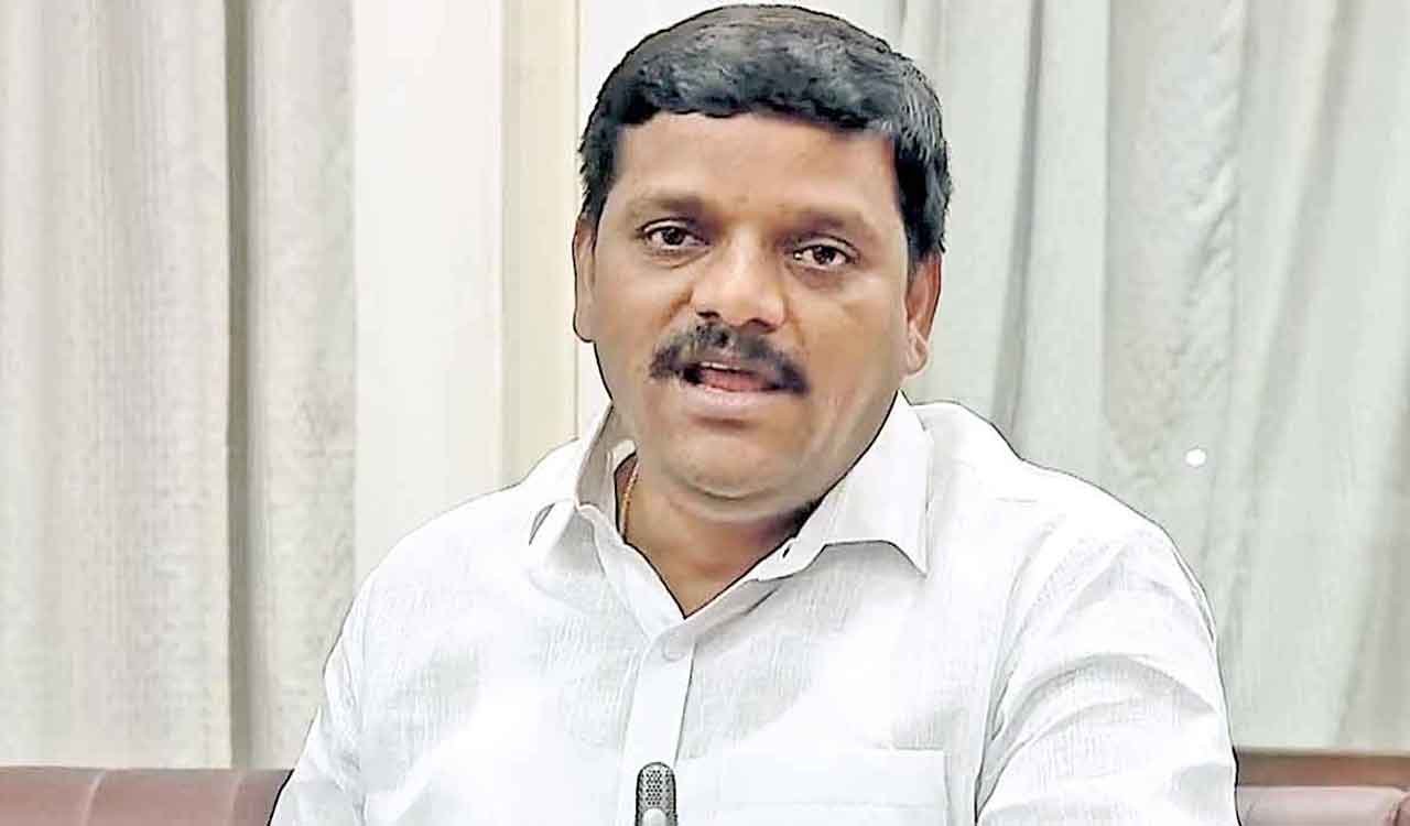 కాంగ్రెస్ ఎమ్మెల్సీ తీన్మార్ మల్లన్నపై ఆ పార్టీ నాయకత్వం క్రమశిక్షణా చర్యలు తీసుకుంది.