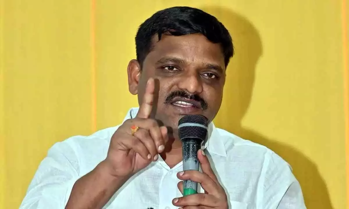 కాంగ్రెస్ ఎమ్మెల్సీ తీన్మార్ మల్లన్నపై ఆ పార్టీ నాయకత్వం క్రమశిక్షణా చర్యలు తీసుకుంది.