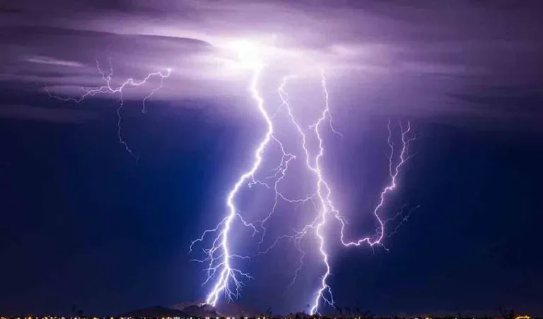 Lightning_V_jpg--816x480-4g