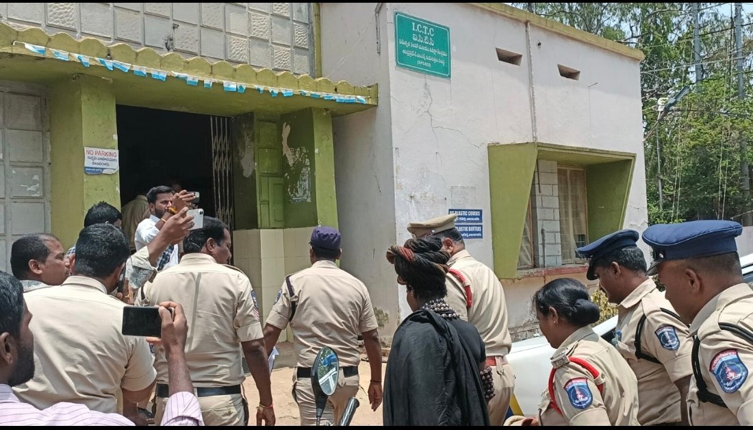 Screenshot_20250423_191725_com_whatsapp_w4b_MediaViewActivity