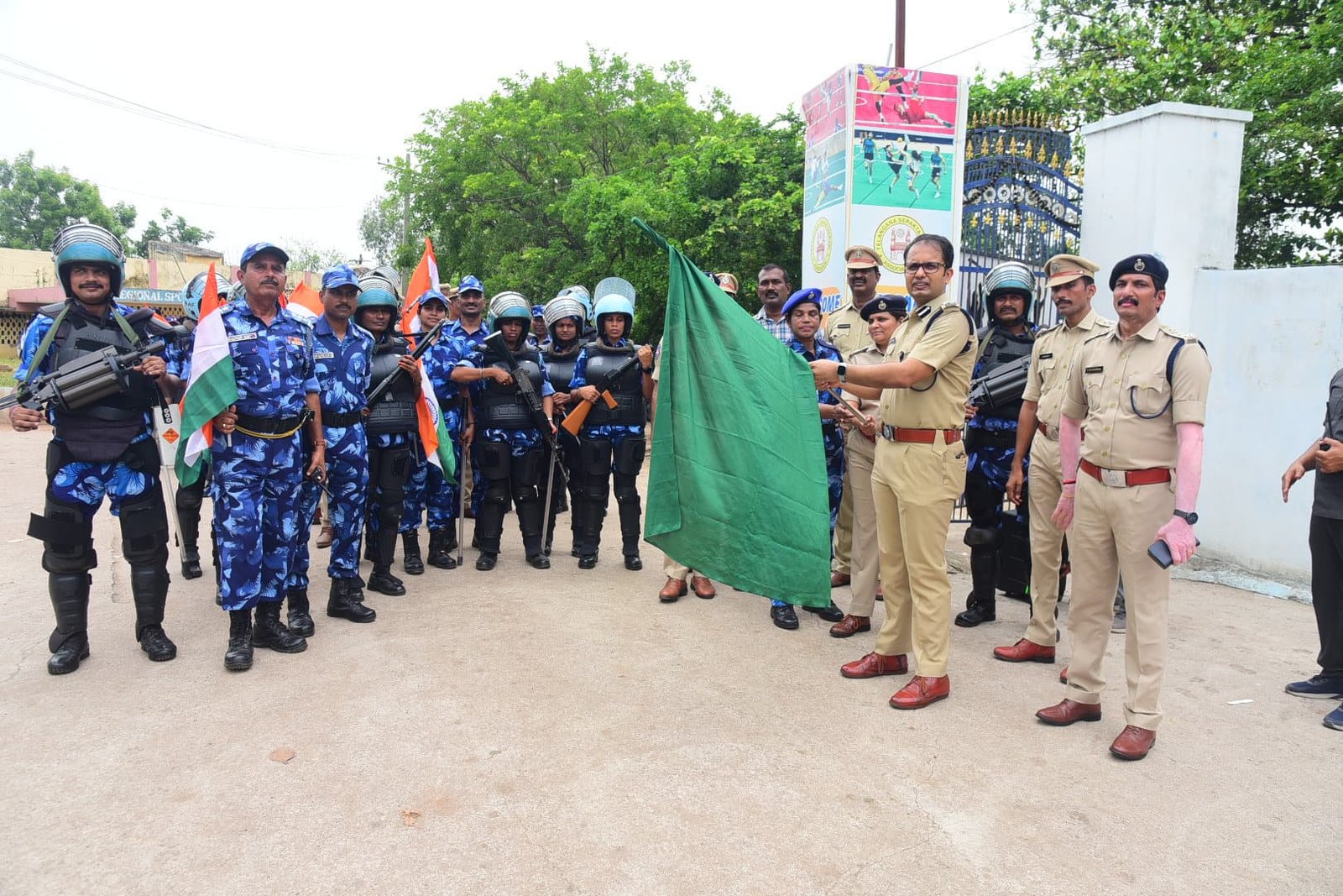 f2a4f05e-ceb1-4e2d-83a0-45b464107476