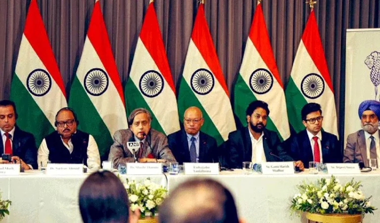 sashitharoor-1_V_gif--816x480-4g