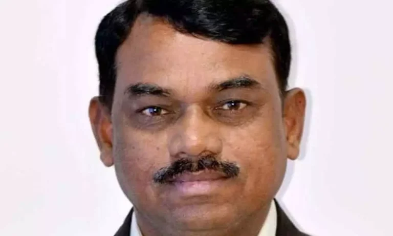 954901-north-journalist