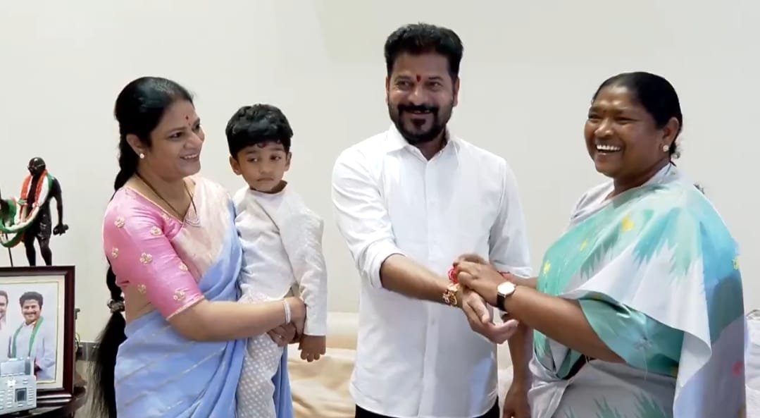Minister Seethakka tied Rakhee CM Revanth Reddy