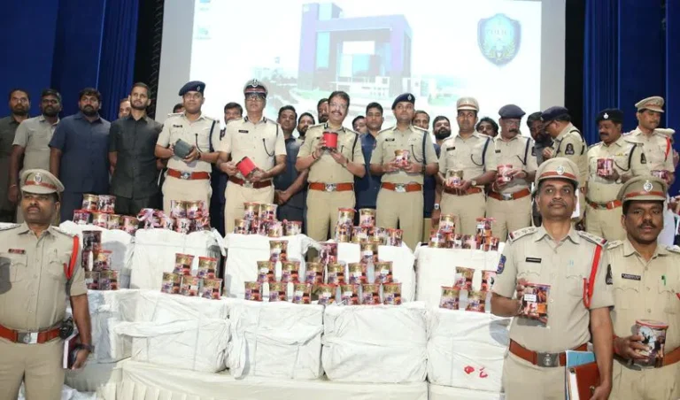 Police-Commissinor-Sajjanar_V_jpg--816x480-4g