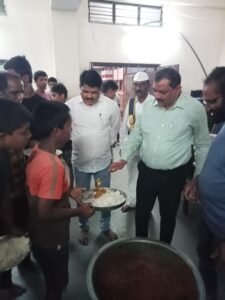 food inspection by additional collector N Ravi kamalapur government school