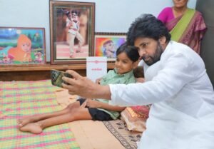 Pawan Kalyan Visits Niranjan
