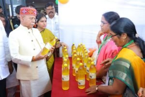 Governor Supports SHG Women