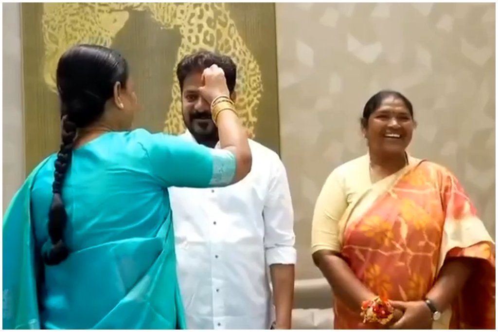 Konda Surekha Gold Rakhi