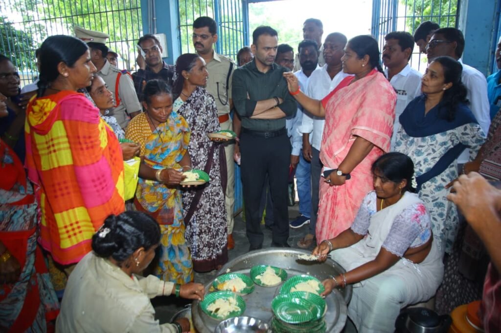 Seethakka Mulugu Flood Visit
