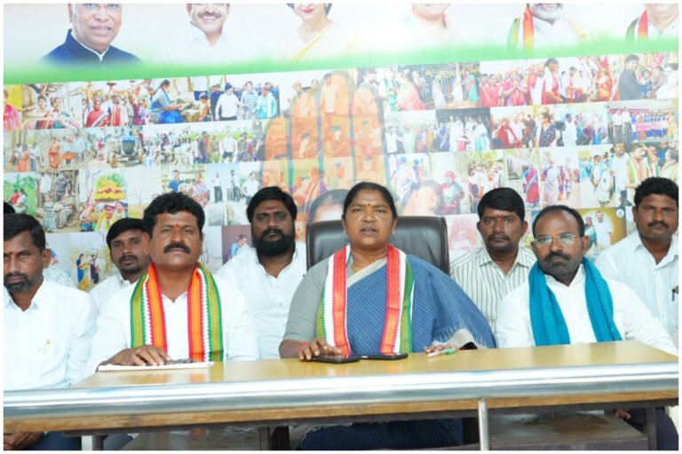 Seethakka BRS BJP Criticism