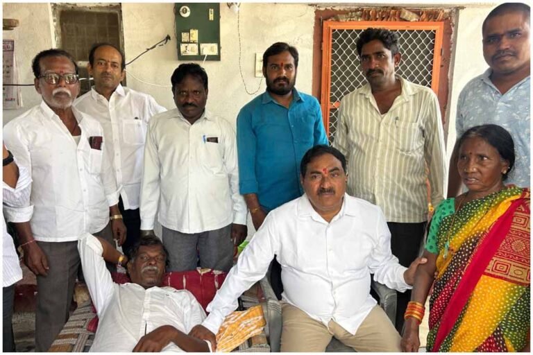 errabelli-dayakar-rao-visits-unwell-brs-leaders-rayaparthy