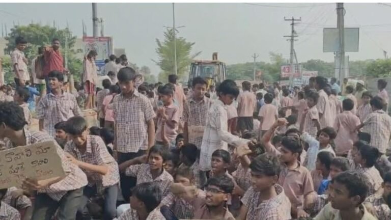 Thorrur Principal Transfer Students Protest
